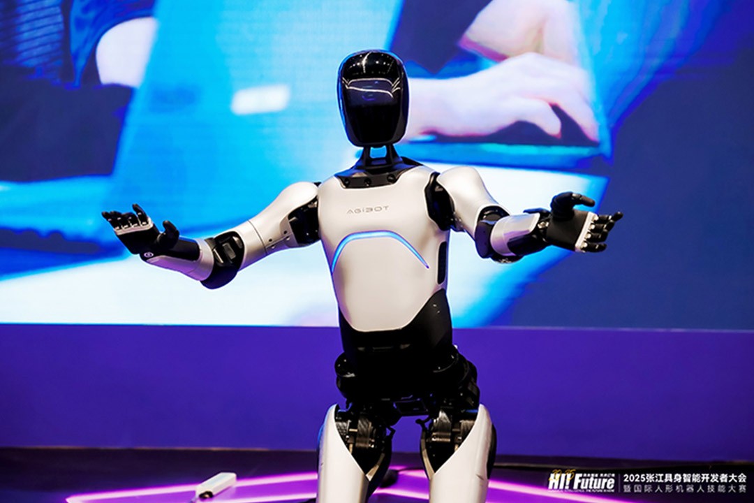 雷火竞技远征A2成全球首个同时拥有中美欧认证的人形机器人